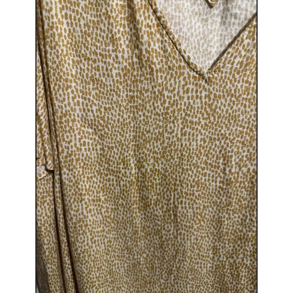 512 Ava & Viv V-Neck Blouse • Mustard Dot Print • Plus Size Casual Chic Top - Picture 3 of 4